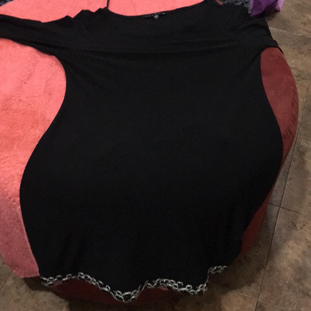 I am selling a black dress